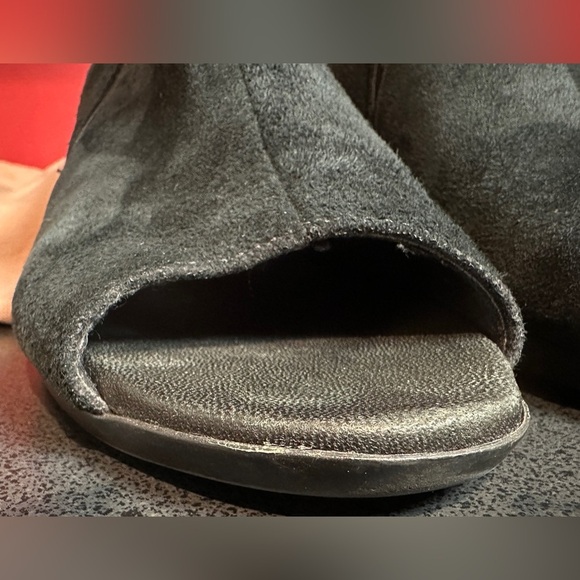 Munro American Peep Toe Black Suede Side Zip 2.25” Heels Women’s Sz 10M - Picture 14 of 15